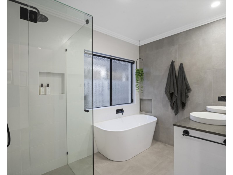 4 Corvus Way, Robina QLD 4226