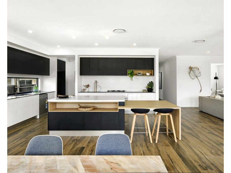 84 Clear Island Road, Broadbeach Waters QLD 4218