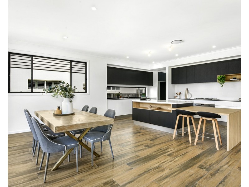 84 Clear Island Road, Broadbeach Waters QLD 4218