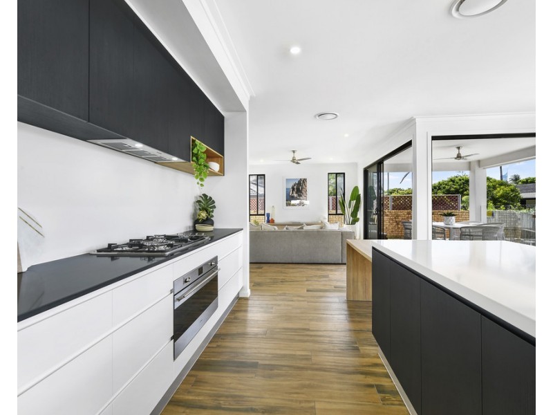 84 Clear Island Road, Broadbeach Waters QLD 4218