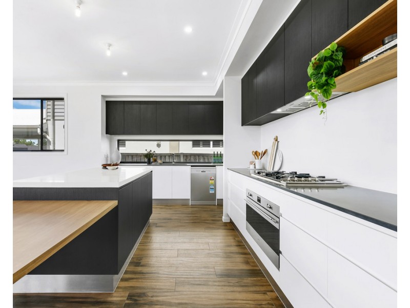 84 Clear Island Road, Broadbeach Waters QLD 4218