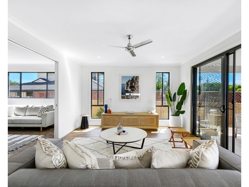 84 Clear Island Road, Broadbeach Waters QLD 4218