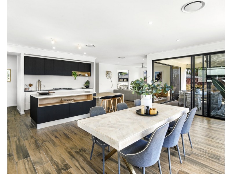 84 Clear Island Road, Broadbeach Waters QLD 4218