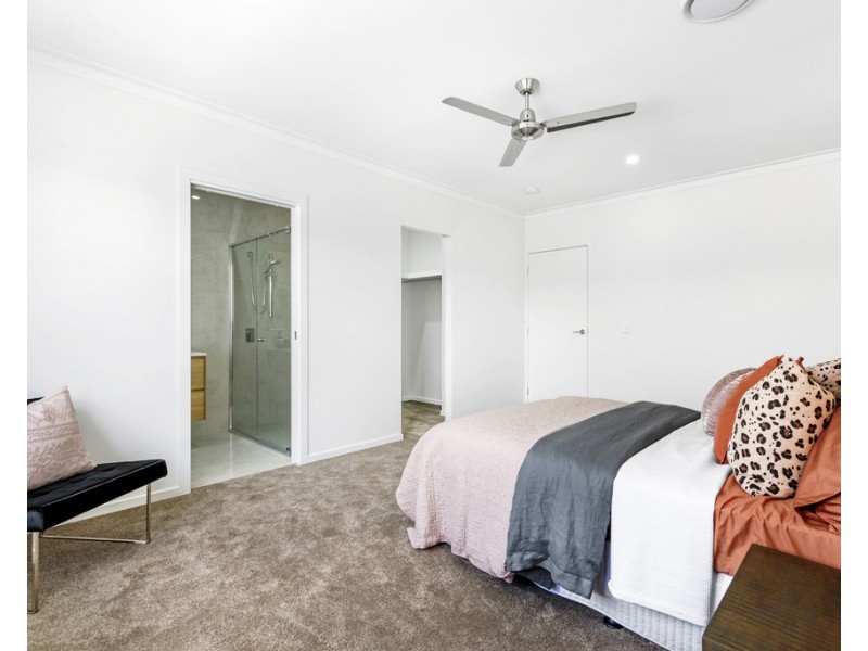 84 Clear Island Road, Broadbeach Waters QLD 4218