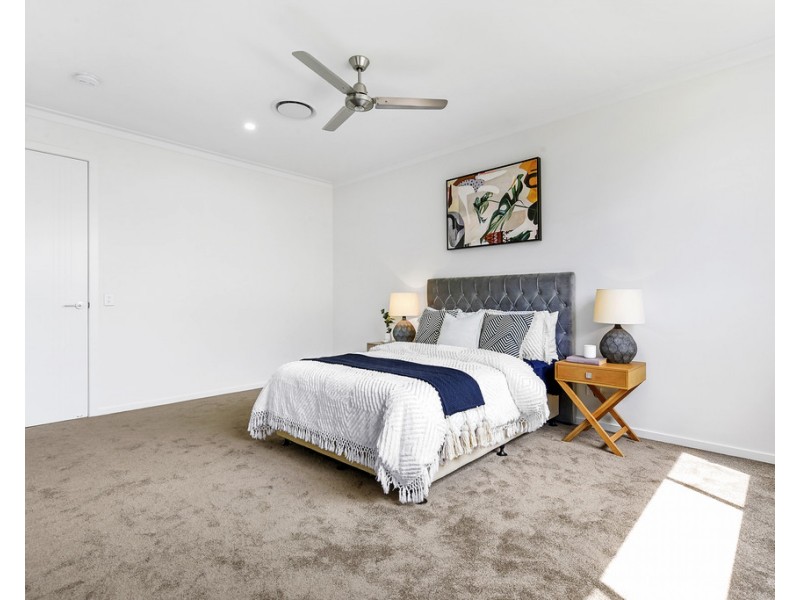 84 Clear Island Road, Broadbeach Waters QLD 4218