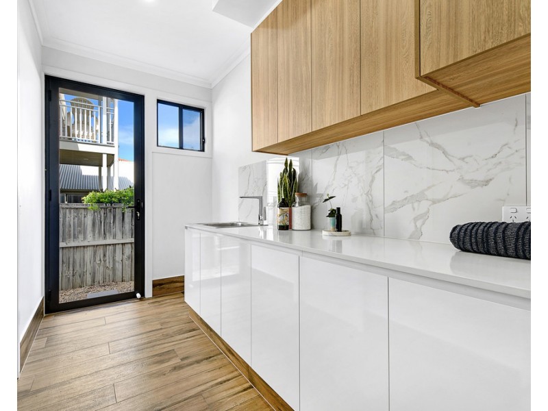 84 Clear Island Road, Broadbeach Waters QLD 4218