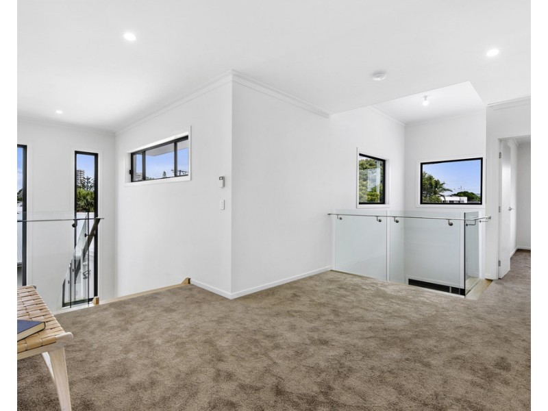 84 Clear Island Road, Broadbeach Waters QLD 4218