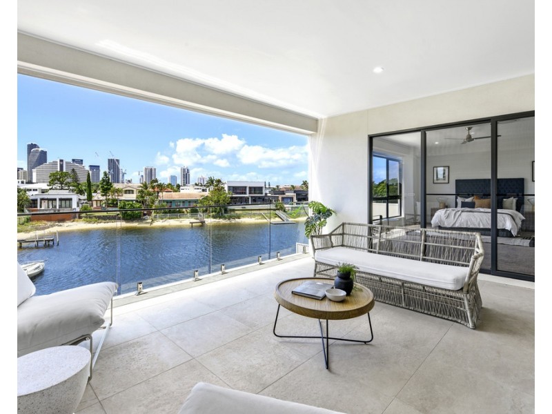 84 Clear Island Road, Broadbeach Waters QLD 4218