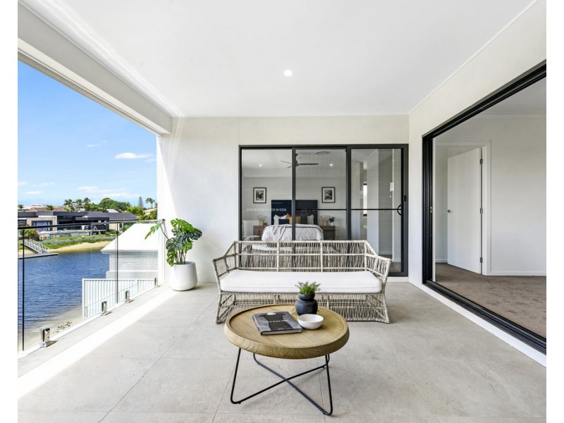 84 Clear Island Road, Broadbeach Waters QLD 4218