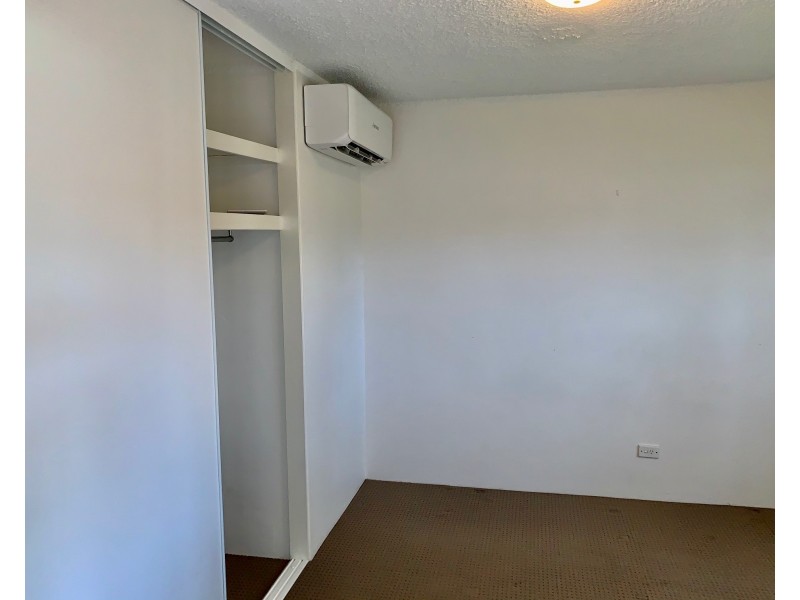 2/46 Oceanic Drive, Mermaid Waters QLD 4218