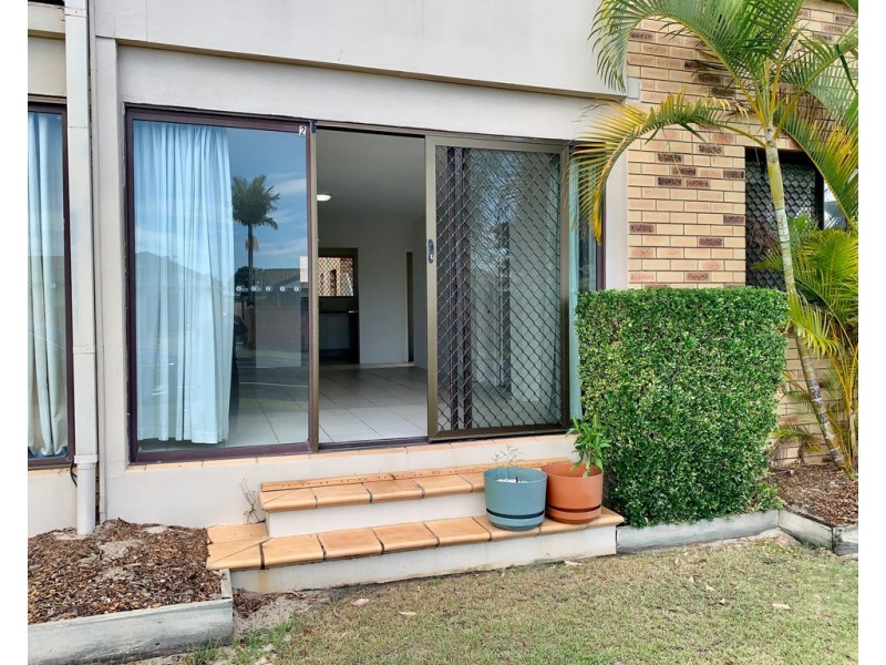 2/46 Oceanic Drive, Mermaid Waters QLD 4218