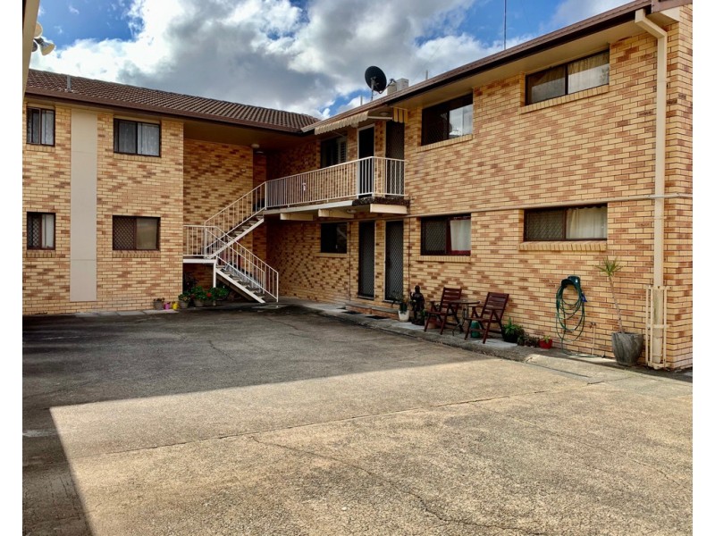 2/46 Oceanic Drive, Mermaid Waters QLD 4218