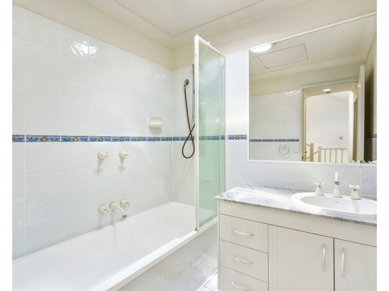 Villa 3 “Portsmouth” 125 Santa Cruz Boulevard, Clear Island Waters QLD 4226