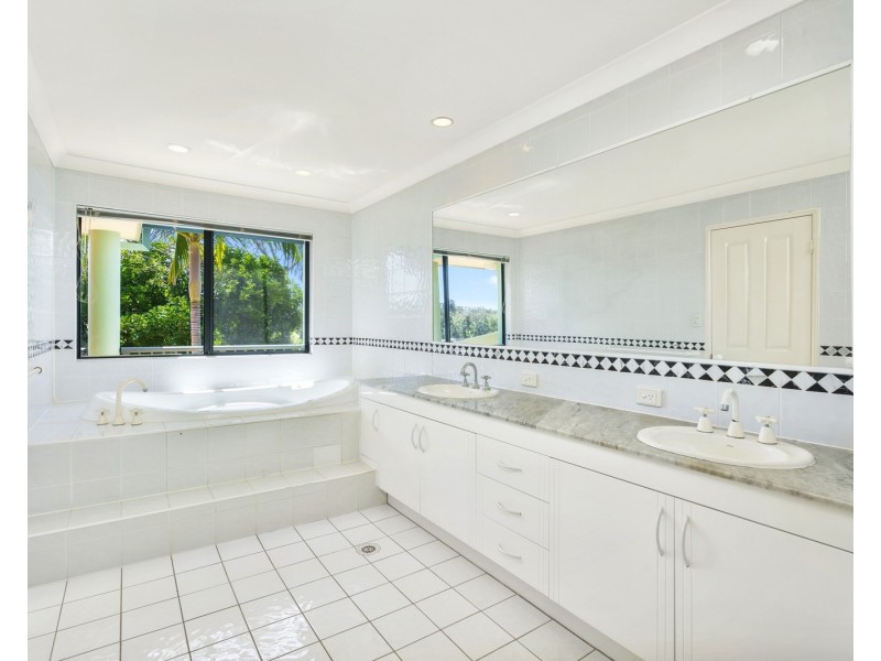 Villa 3 “Portsmouth” 125 Santa Cruz Boulevard, Clear Island Waters QLD 4226