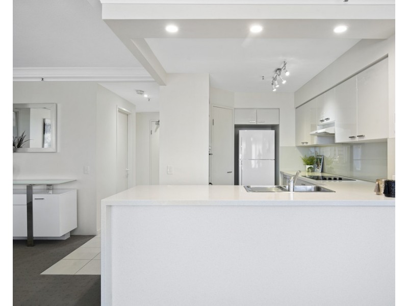 33/129 Surf Parade, Broadbeach QLD 4218