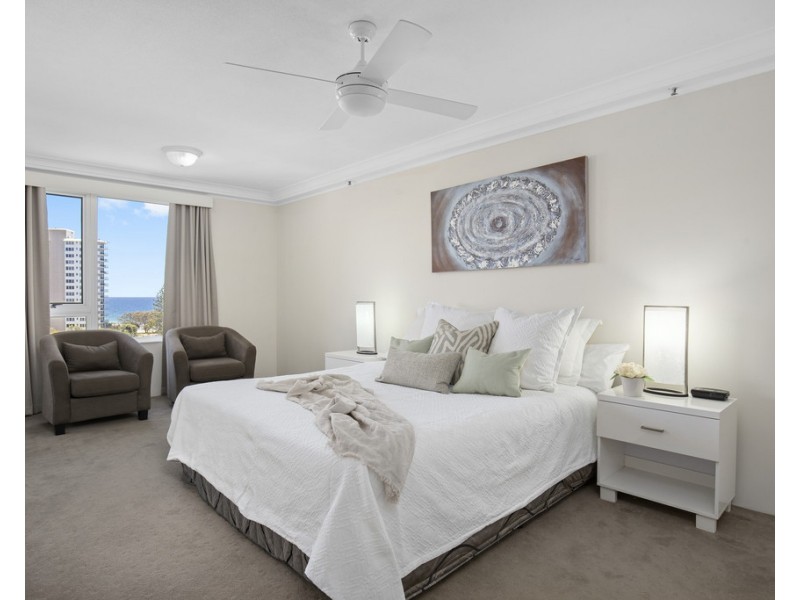 33/129 Surf Parade, Broadbeach QLD 4218