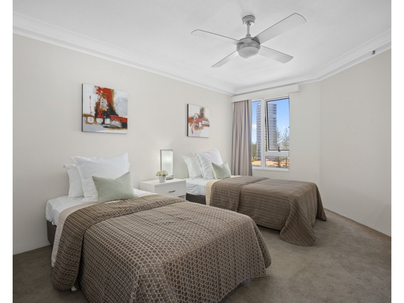 33/129 Surf Parade, Broadbeach QLD 4218