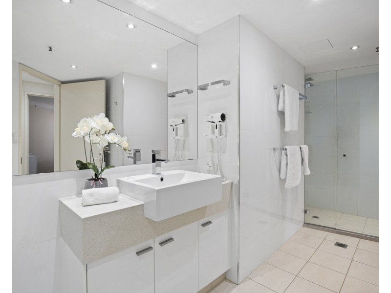 33/129 Surf Parade, Broadbeach QLD 4218