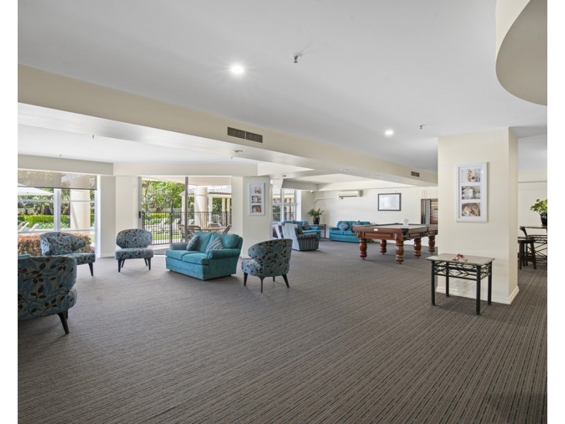 33/129 Surf Parade, Broadbeach QLD 4218