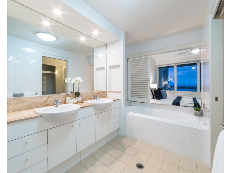 64/326-342 Marine Parade, Labrador QLD 4215