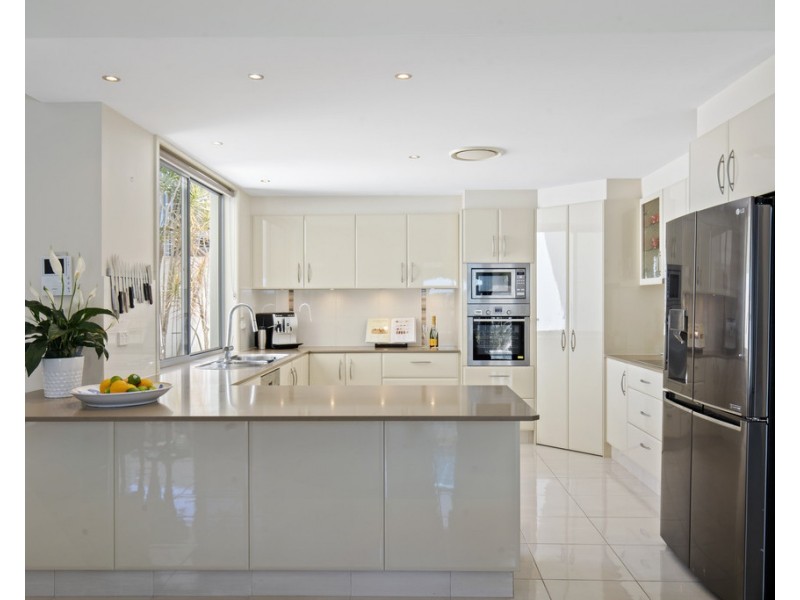 10 St Paul Crescent, Varsity Lakes QLD 4227