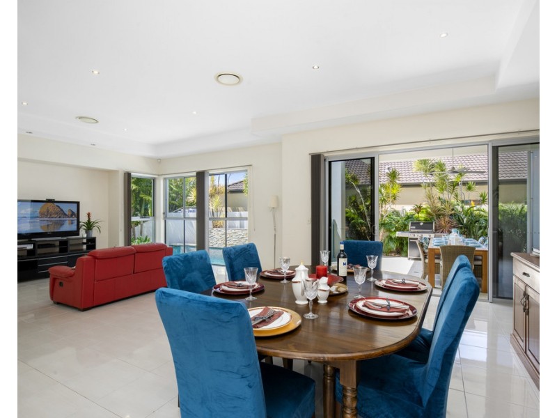 10 St Paul Crescent, Varsity Lakes QLD 4227