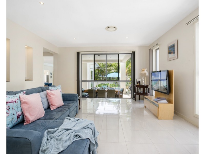 10 St Paul Crescent, Varsity Lakes QLD 4227