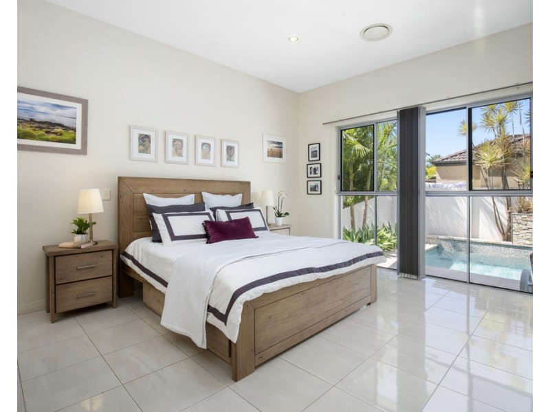 10 St Paul Crescent, Varsity Lakes QLD 4227