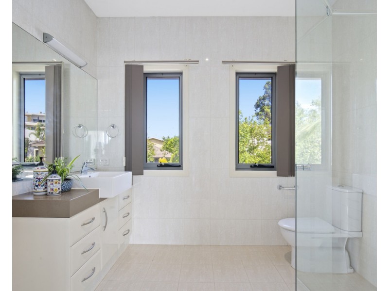 10 St Paul Crescent, Varsity Lakes QLD 4227