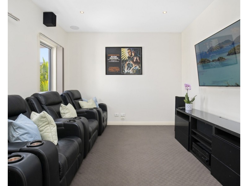 10 St Paul Crescent, Varsity Lakes QLD 4227