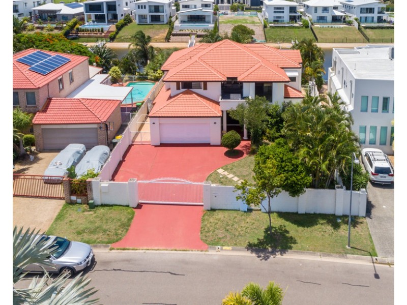 17 Cessnock Close, Mermaid Waters QLD 4218