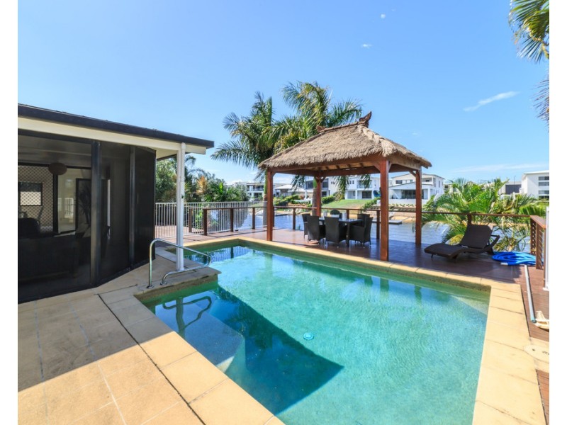 17 Cessnock Close, Mermaid Waters QLD 4218