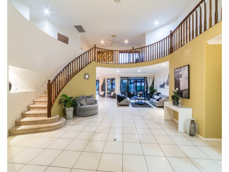 17 Cessnock Close, Mermaid Waters QLD 4218