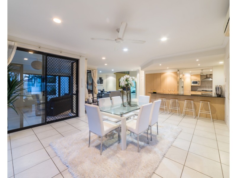 17 Cessnock Close, Mermaid Waters QLD 4218