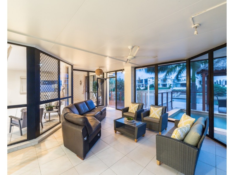 17 Cessnock Close, Mermaid Waters QLD 4218