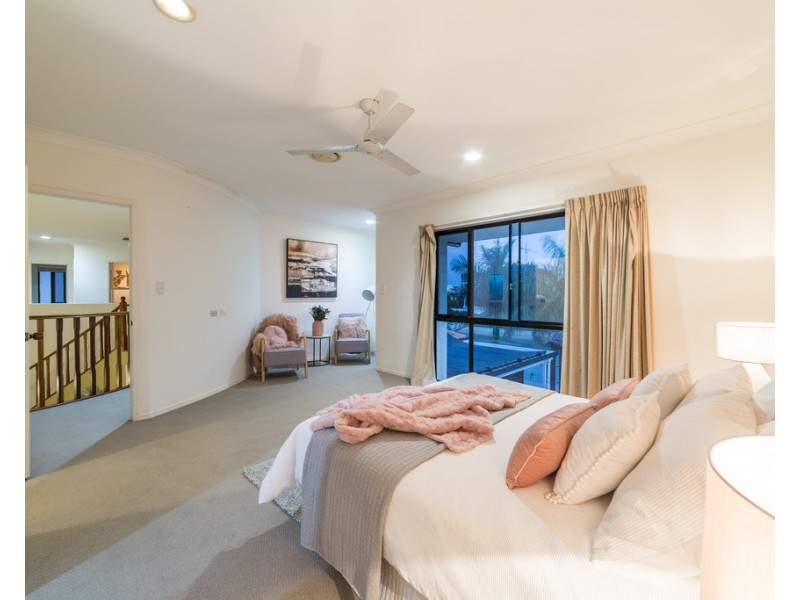 17 Cessnock Close, Mermaid Waters QLD 4218