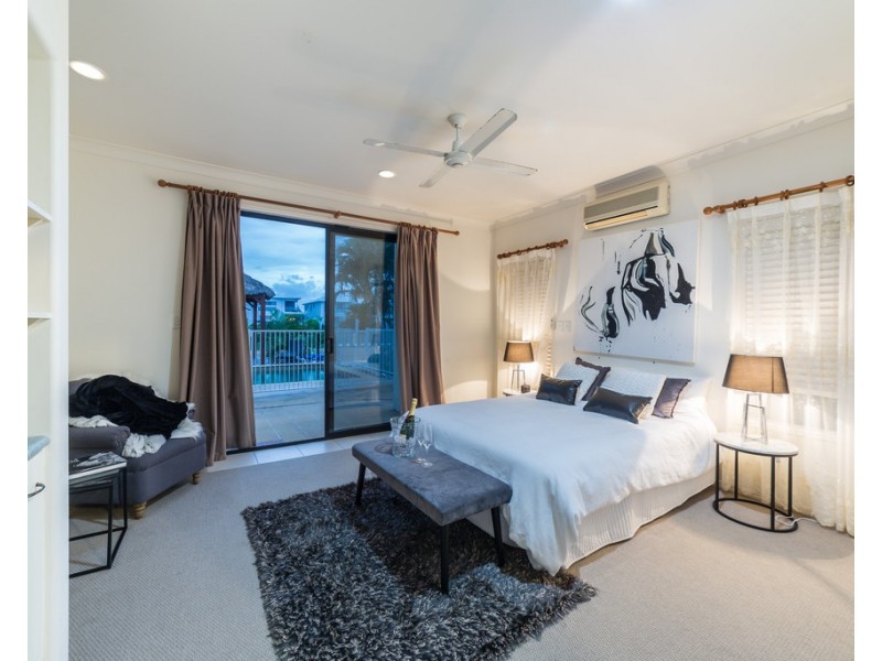 17 Cessnock Close, Mermaid Waters QLD 4218