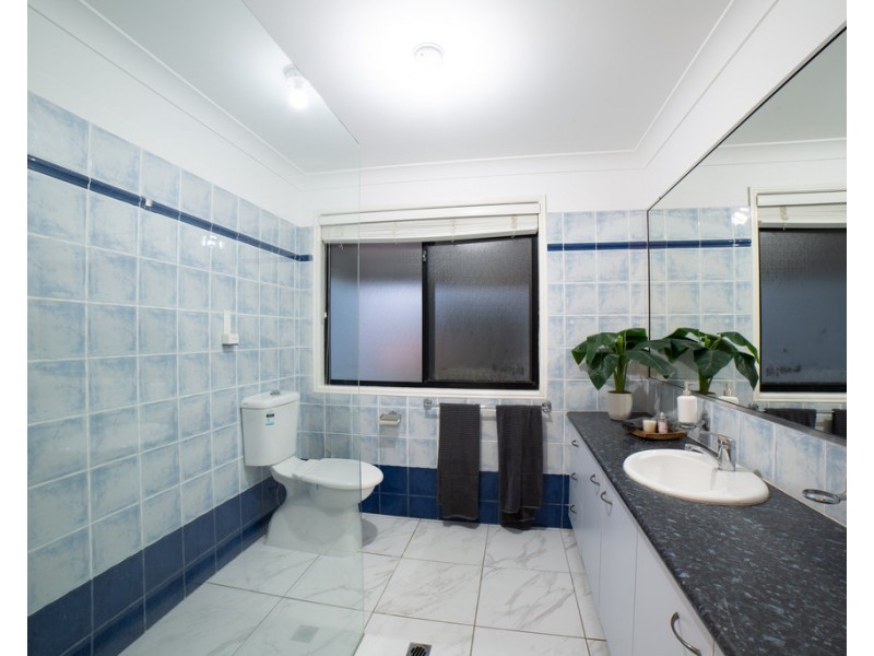 17 Cessnock Close, Mermaid Waters QLD 4218