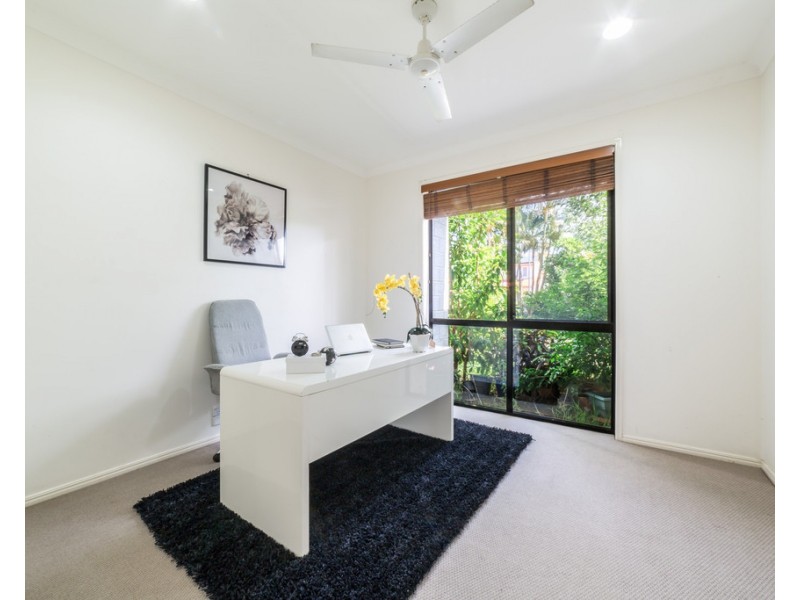 17 Cessnock Close, Mermaid Waters QLD 4218