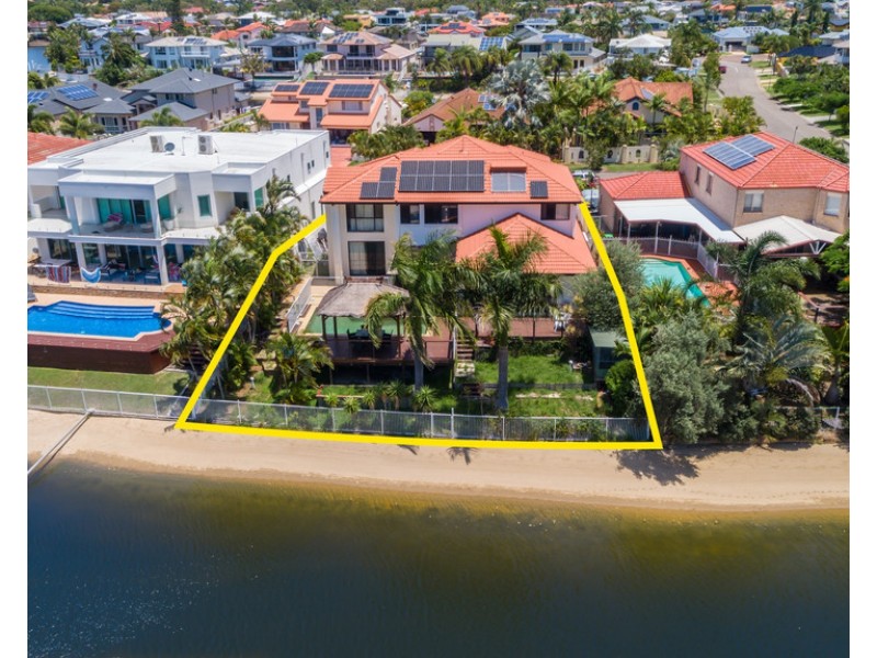 17 Cessnock Close, Mermaid Waters QLD 4218