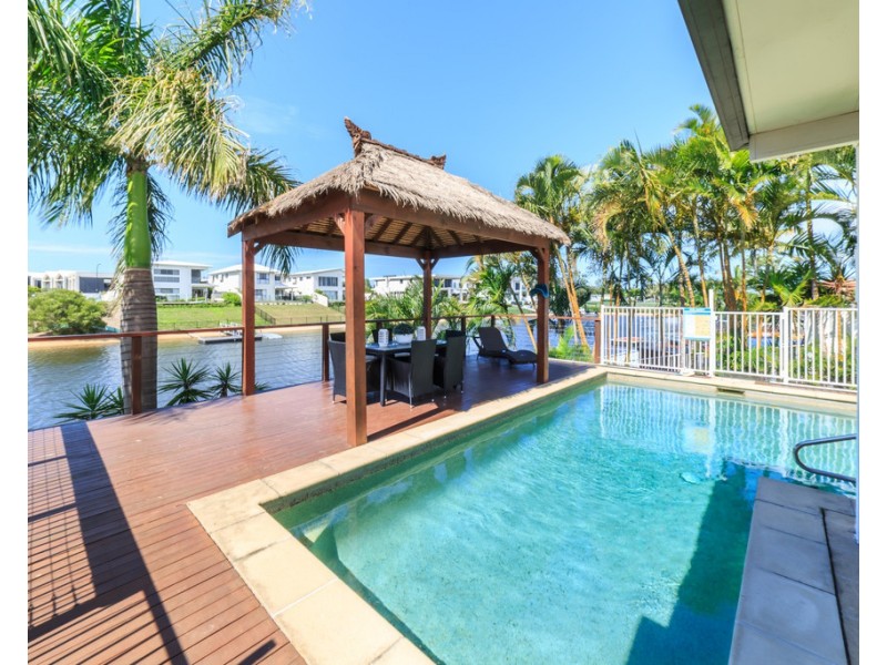 17 Cessnock Close, Mermaid Waters QLD 4218