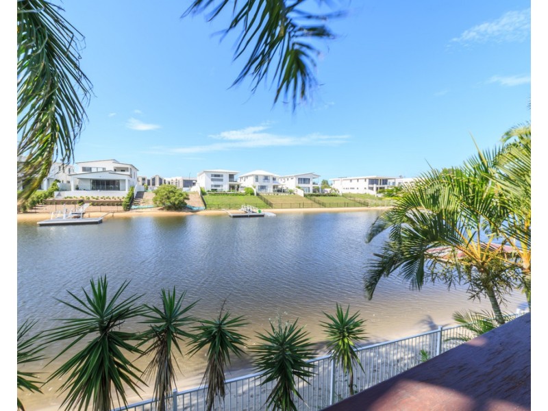 17 Cessnock Close, Mermaid Waters QLD 4218