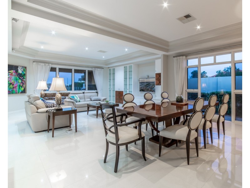 3108 Riverleigh Drive, Hope Island QLD 4212