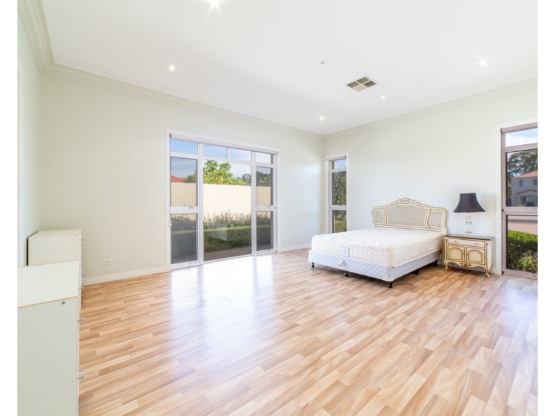 3108 Riverleigh Drive, Hope Island QLD 4212