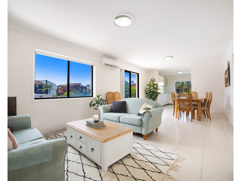 7/25 Duet Drive, Mermaid Waters QLD 4218