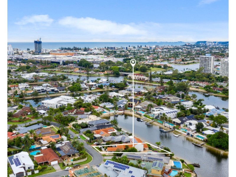 12 Welby Street, Broadbeach Waters QLD 4218