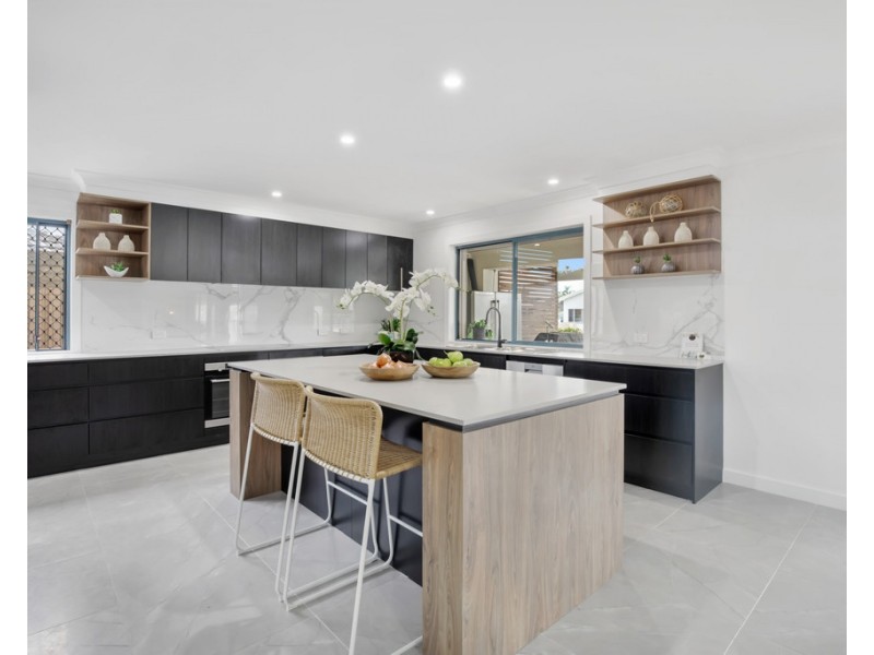 12 Welby Street, Broadbeach Waters QLD 4218
