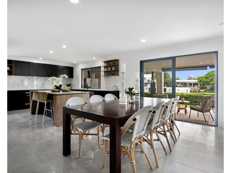 12 Welby Street, Broadbeach Waters QLD 4218