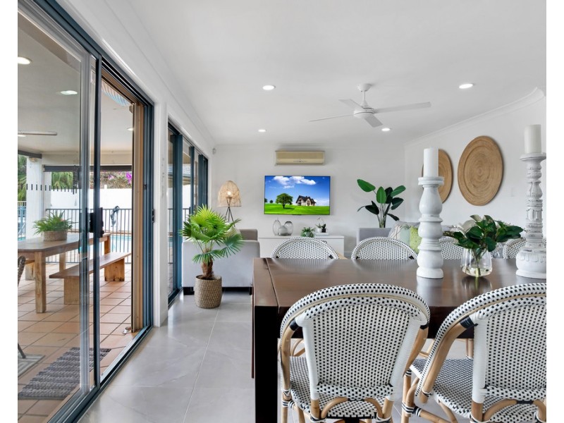 12 Welby Street, Broadbeach Waters QLD 4218