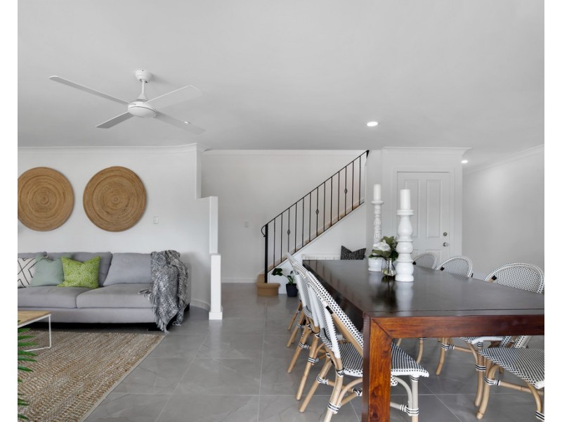 12 Welby Street, Broadbeach Waters QLD 4218